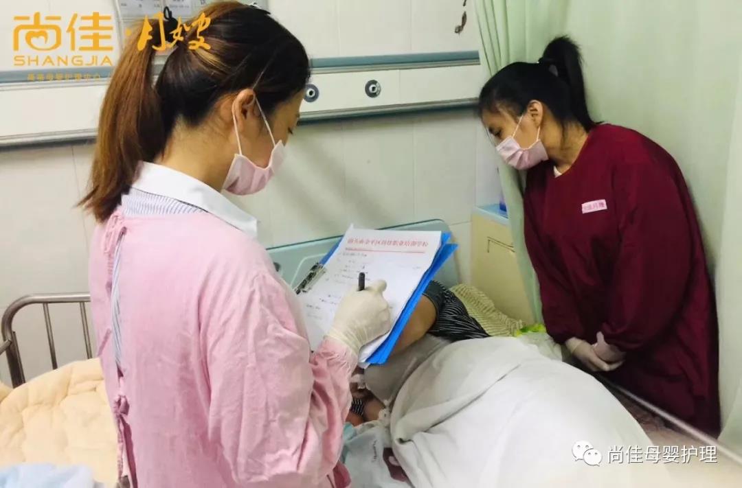 尚佳專業(yè)月嫂丨母乳丨你還認(rèn)為初乳很臟，要擠掉的嗎？